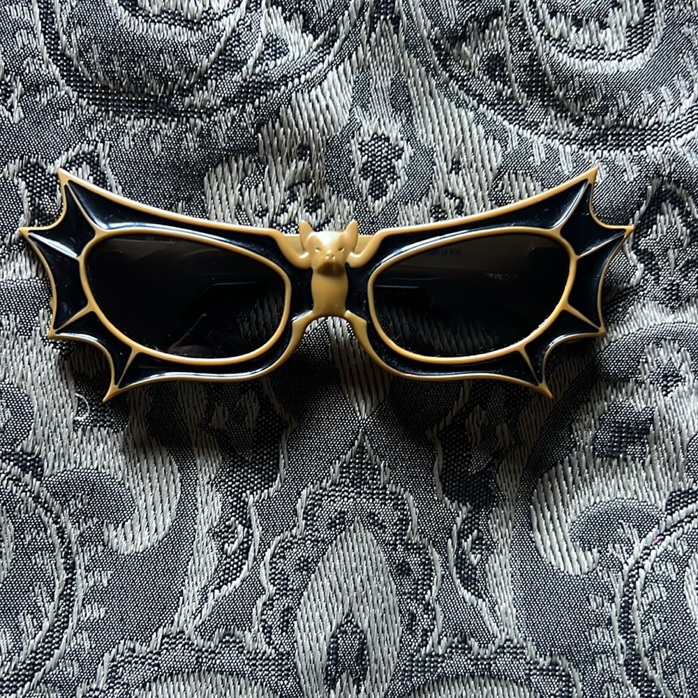 Vampira-Inspired Noir “La Femme Noir” Bat Sunglasses.